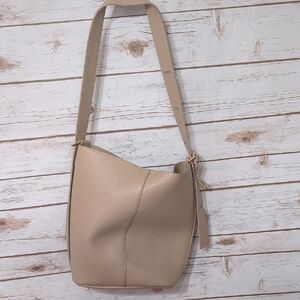 Elegant Tan Leather Shoulder Bag